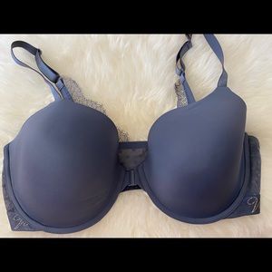 Victoria’s Secret T-Shirt Lightly lined Demi bra